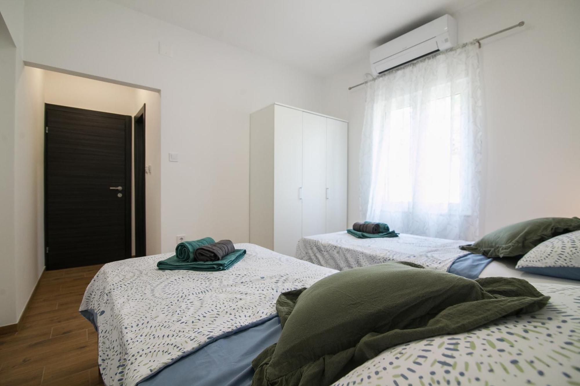Family Apartments Brach 볼 외부 사진